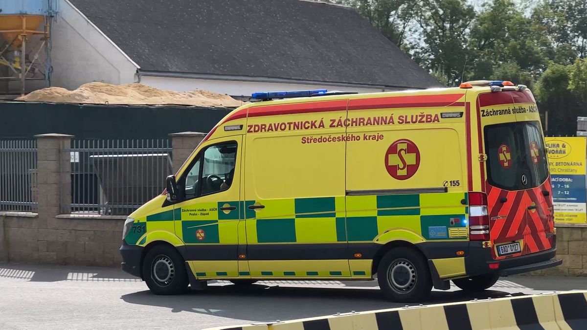 Nehoda na Chebsku má dvě oběti. Zemřel řidič dodávky i náklaďáku